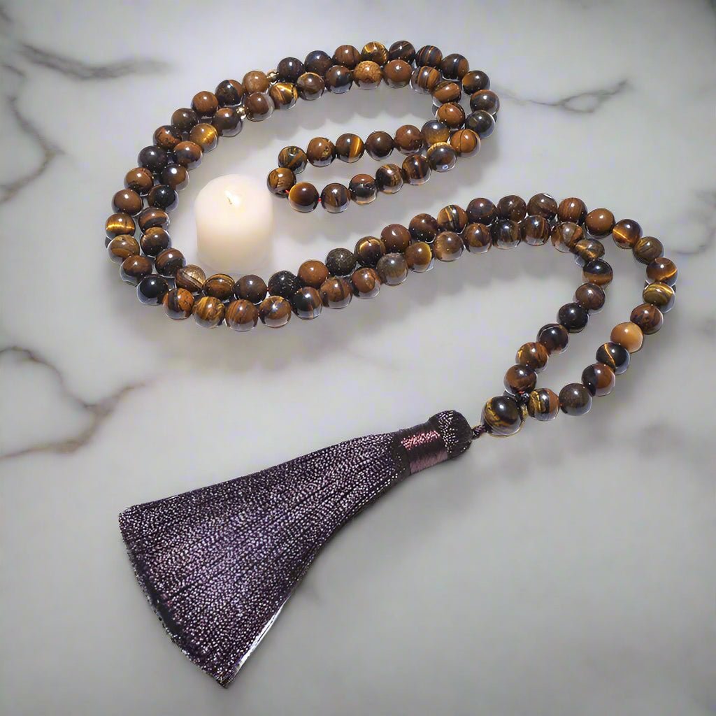 Avez-vous déjà ressenti cette difficulté à maintenir une pratique spirituelle régulière dans notre monde agité? Le Tasbih - Amazonite 99 perles change tout cela. En glissant simplement les perles entre vos doigts, vous créez un rituel tactile qui ancre votre esprit dans le moment présent