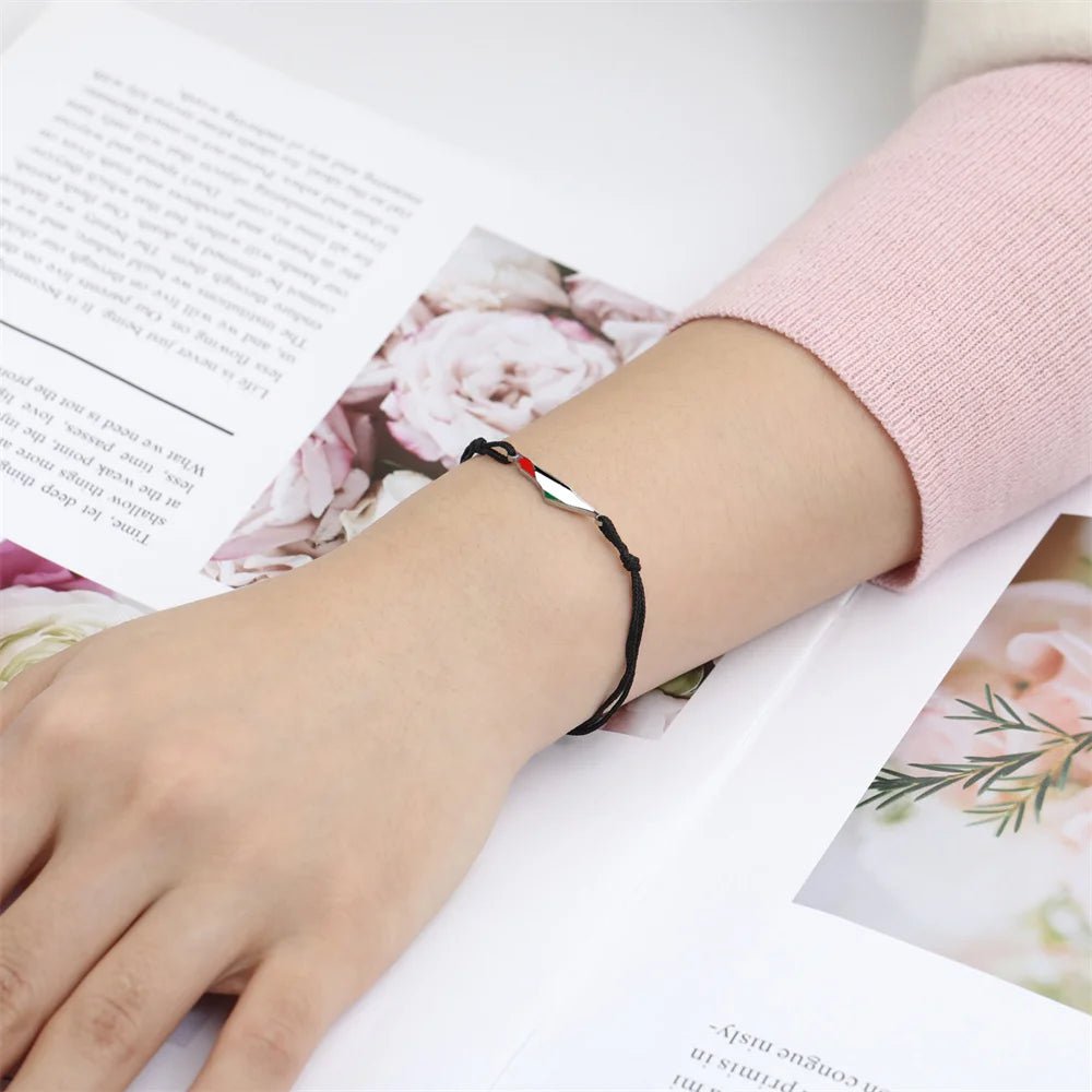 Voici à quoi ressemble le Bracelet Palestine | Drapeau et carte une fois porté