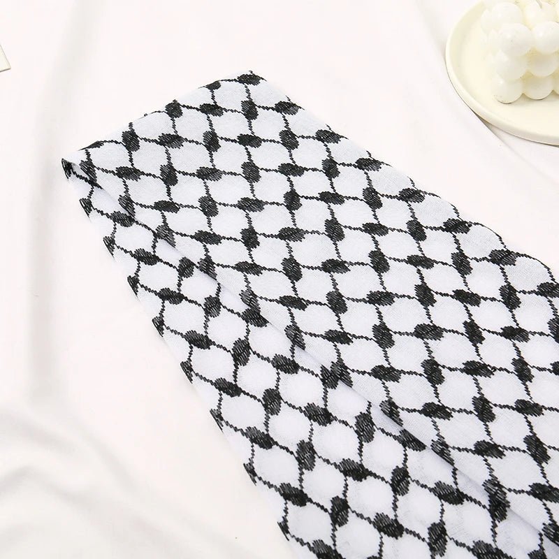 Admirez les manifiques motifs palestiniens de l'echarpe palestine