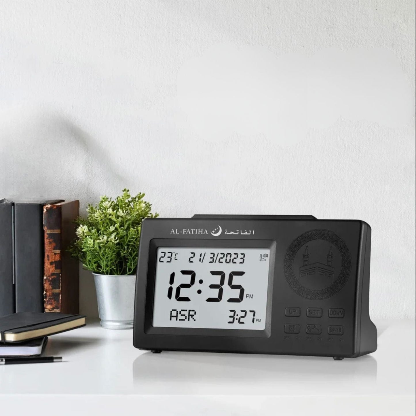 Dans un monde où le rythme effréné nous éloigne parfois de l’essentiel, L'Horloge Adhan devient un rappel doux, mais puissant, de votre foi.