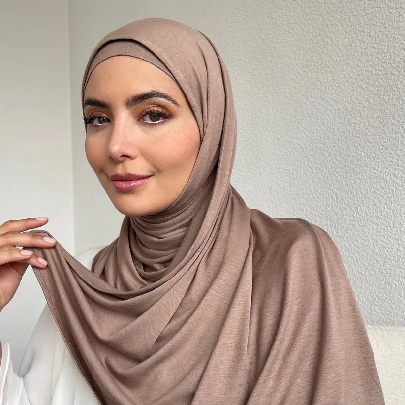 Le khimar jersey: il épouse parfaitment les formes de votre visage et de votre corps pour vous donner l'air le plus somptueux que possible