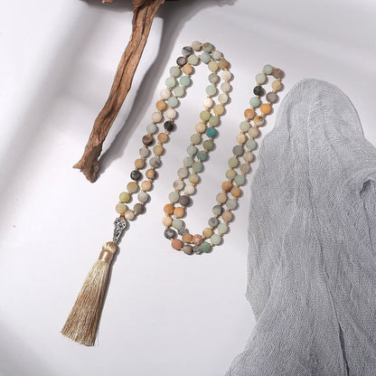 Notre Tasbih - 99 perles allie la sagesse ancestrale à une esthétique épurée qui s'intègre parfaitement à votre vie moderne